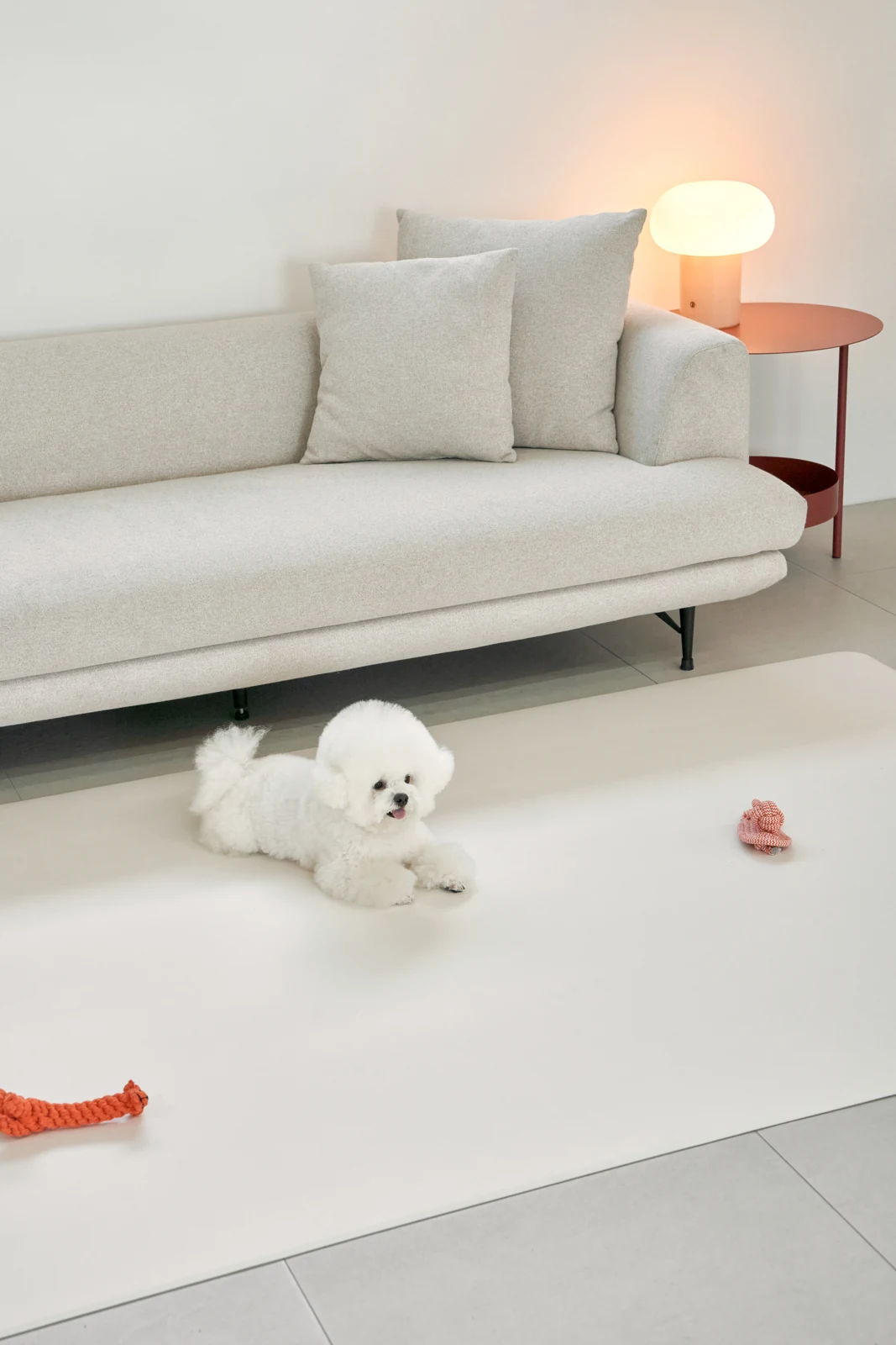 Pet Play Mat Cream บริเวณโซฟา